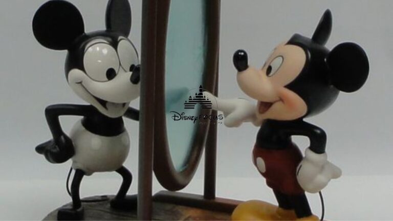 ミッキーマウス】新旧ミッキーの今と昔の姿が鏡越しに1つに！